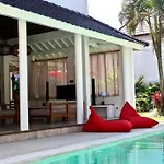 White Moon - Dream 5Br Villa In Legian Close To The Beach