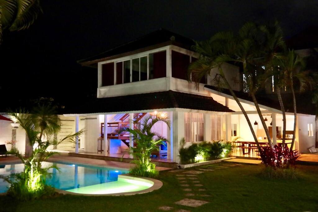 White Moon - Dream 5br In Legian Close To The Villa Kuta (Bali)