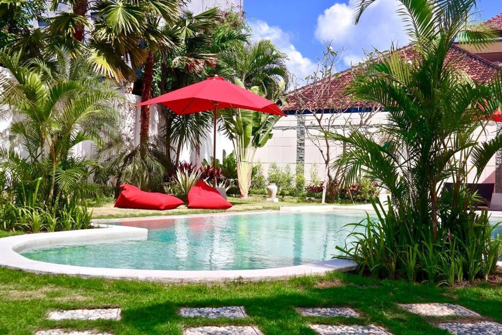 White Moon - Dream 5br In Legian Close To The