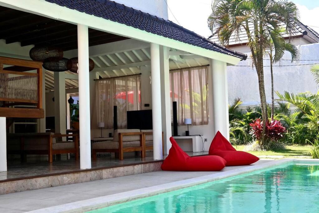 White Moon - Dream 5br In Legian Close To The Villa Kuta (Bali)