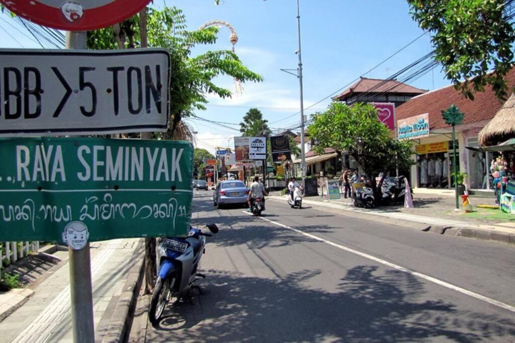 White Moon - Dream 5br In Legian Close To The Kuta (Bali)