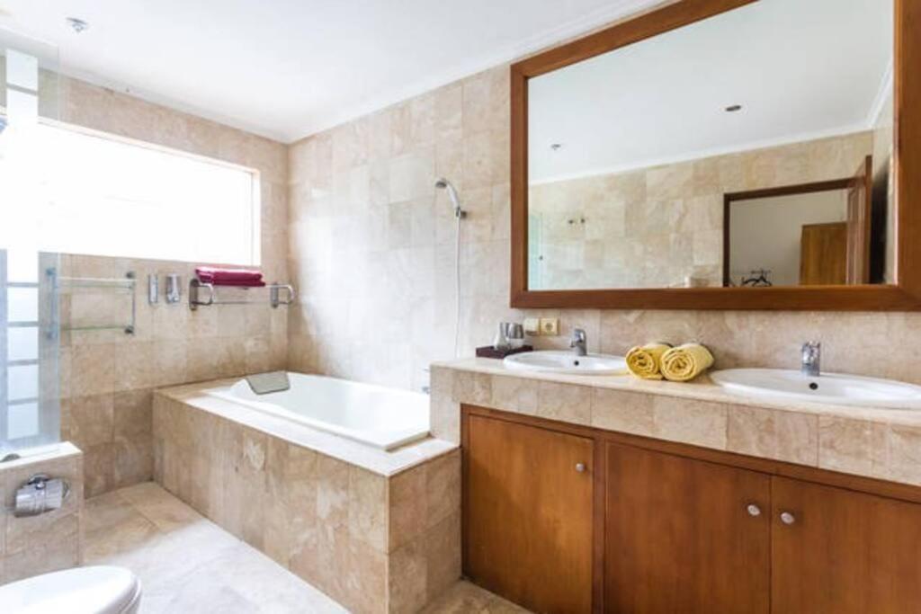 White Moon - Dream 5br In Legian Close To The *