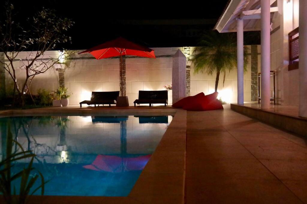 White Moon - Dream 5br In Legian Close To The Villa